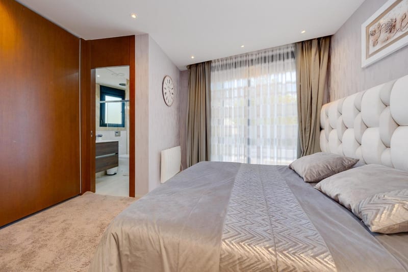 Open photo Listing photo