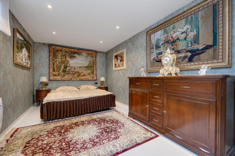 Open photo Listing photo
