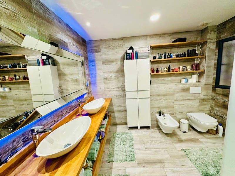 Open photo Listing photo
