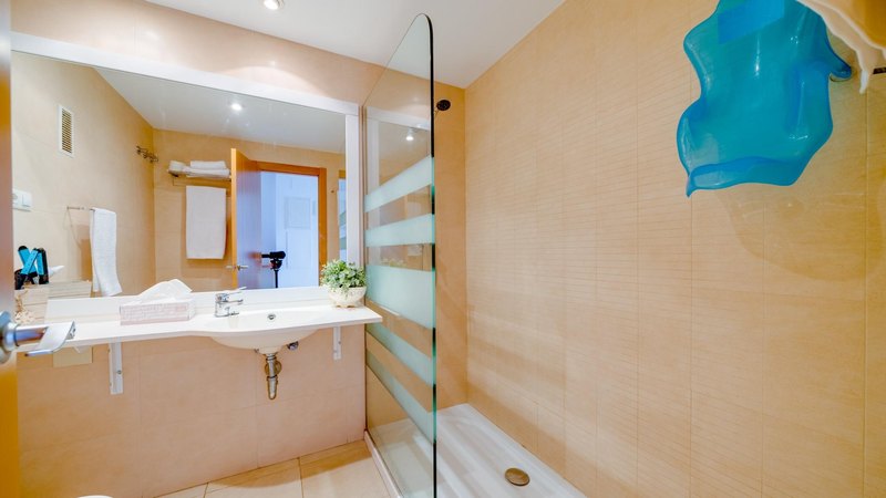 Open photo Listing photo