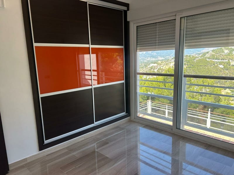 Open photo Listing photo