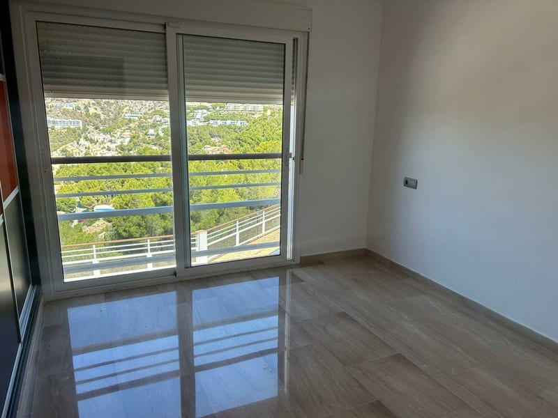 Open photo Listing photo