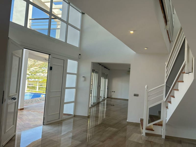Open photo Listing photo