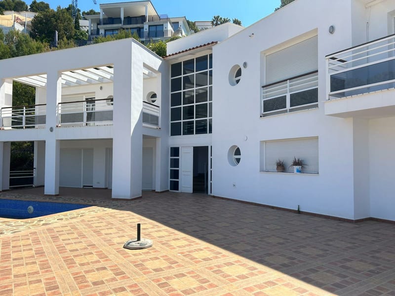Open photo Listing photo