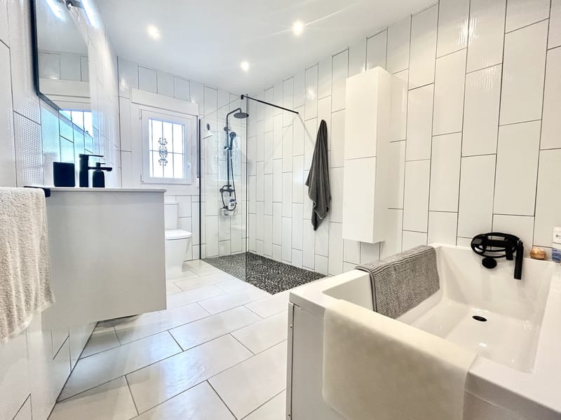 Open photo Listing photo