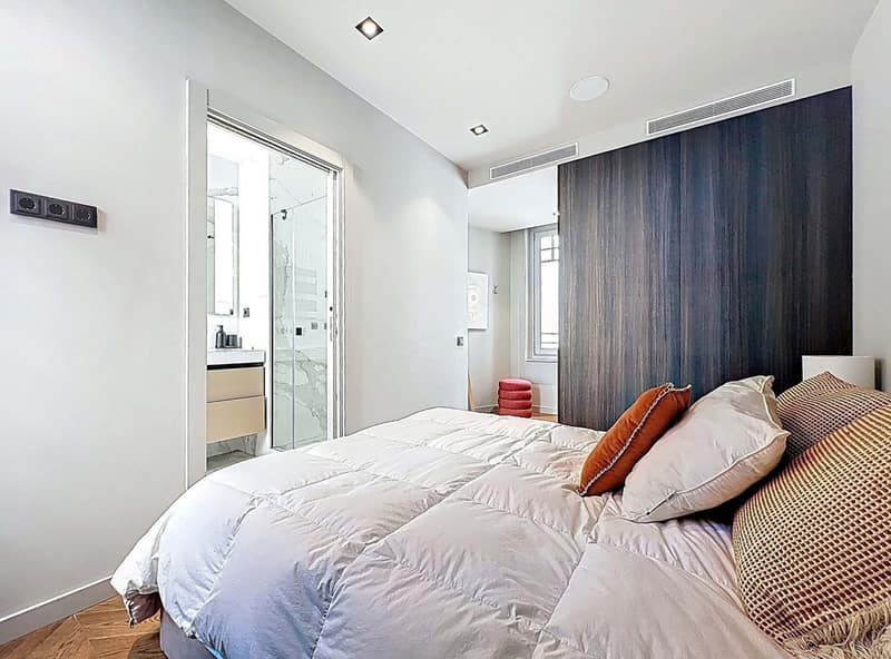 Open photo Listing photo