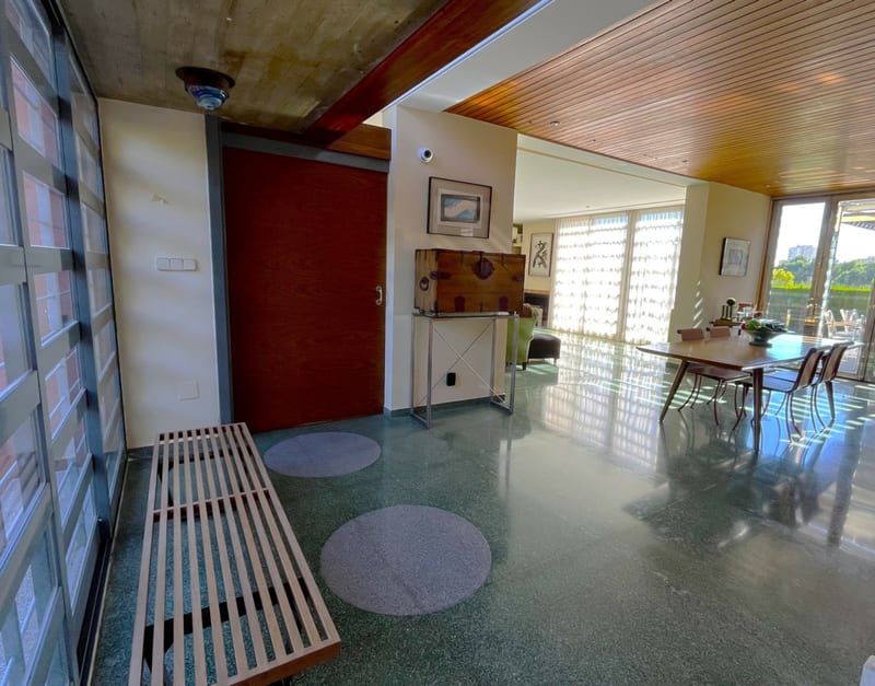 Open photo Listing photo