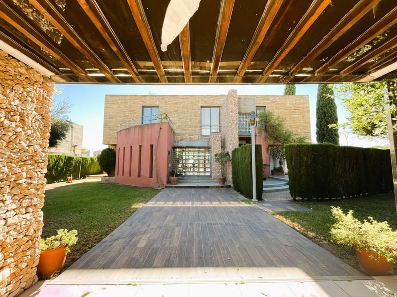 Open photo Listing photo