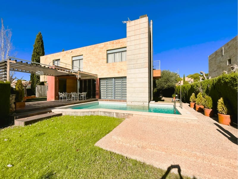 Open photo Listing photo