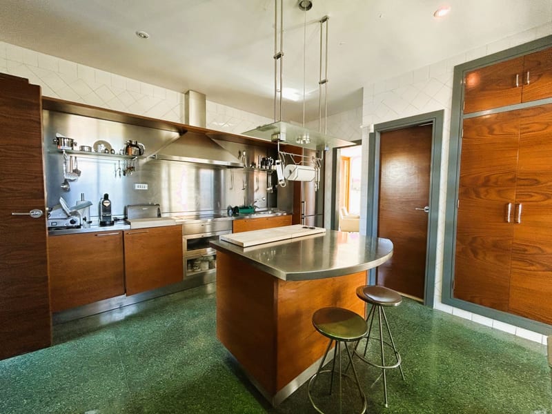 Open photo Listing photo