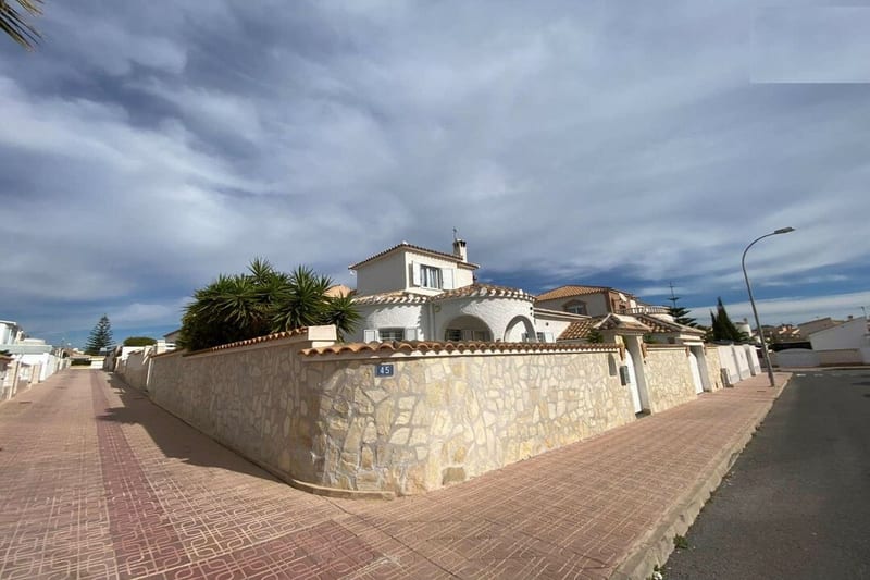 Open photo Listing photo