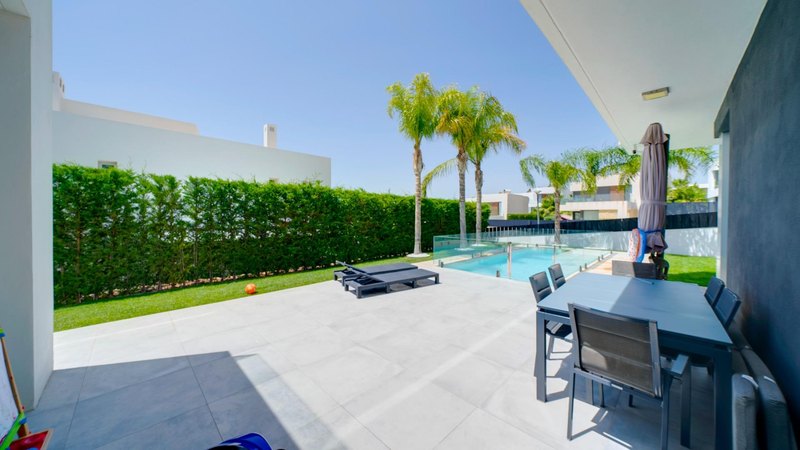 Open photo Listing photo