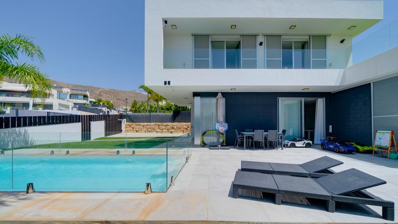 Open photo Listing photo