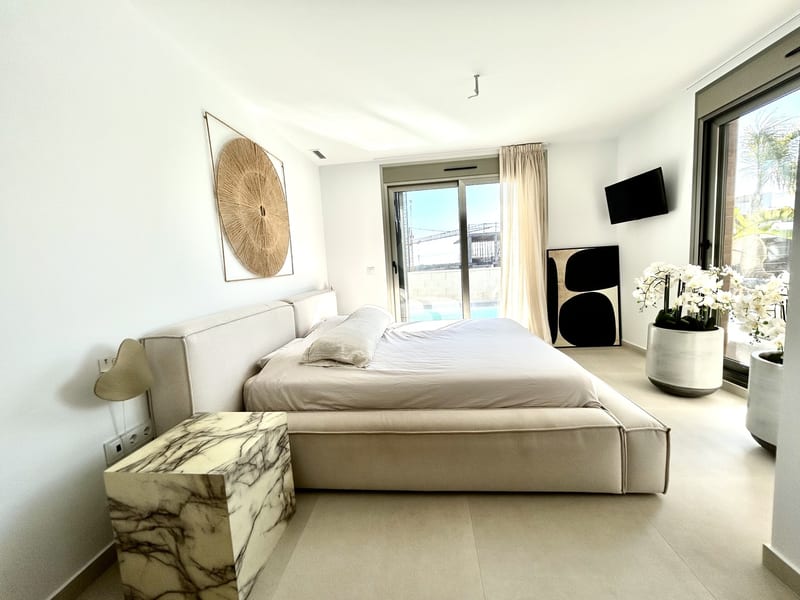 Open photo Listing photo