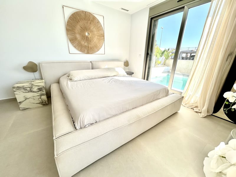 Open photo Listing photo