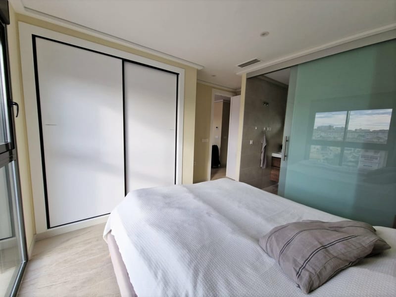 Open photo Listing photo