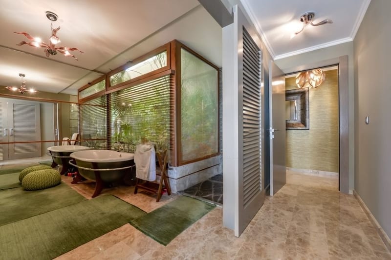 Open photo Listing photo