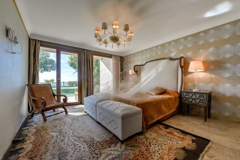 Open photo Listing photo