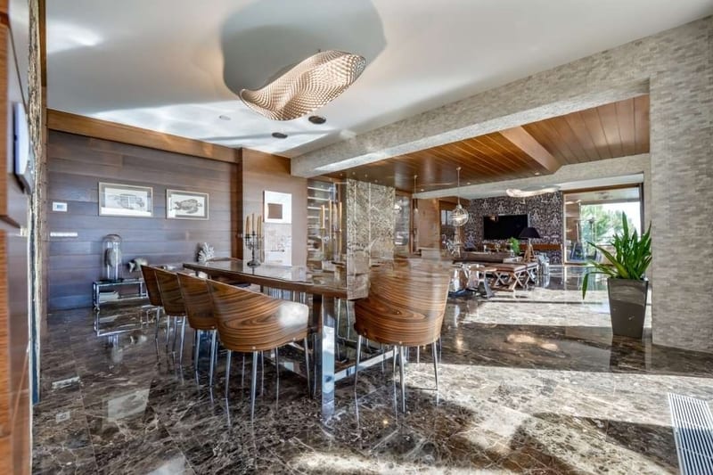 Open photo Listing photo