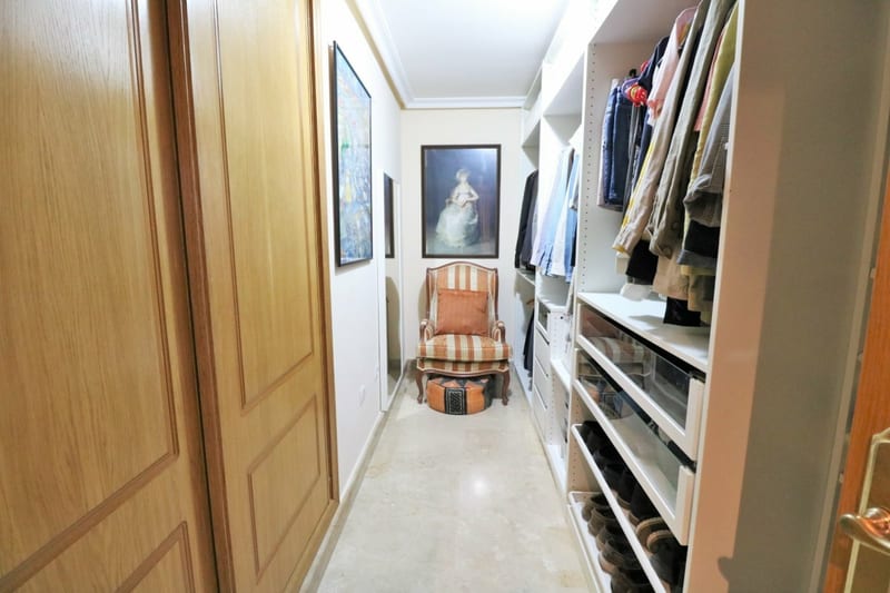 Open photo Listing photo