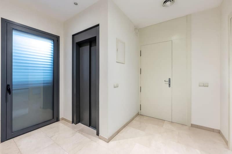 Open photo Listing photo