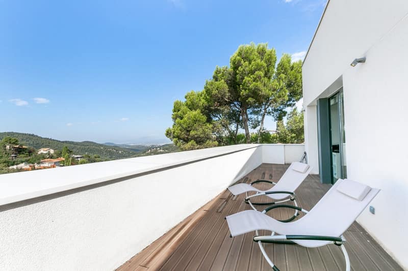Open photo Listing photo