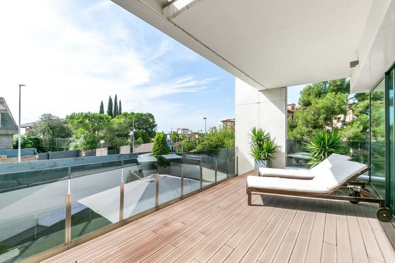 Open photo Listing photo