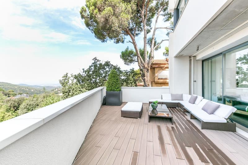 Open photo Listing photo