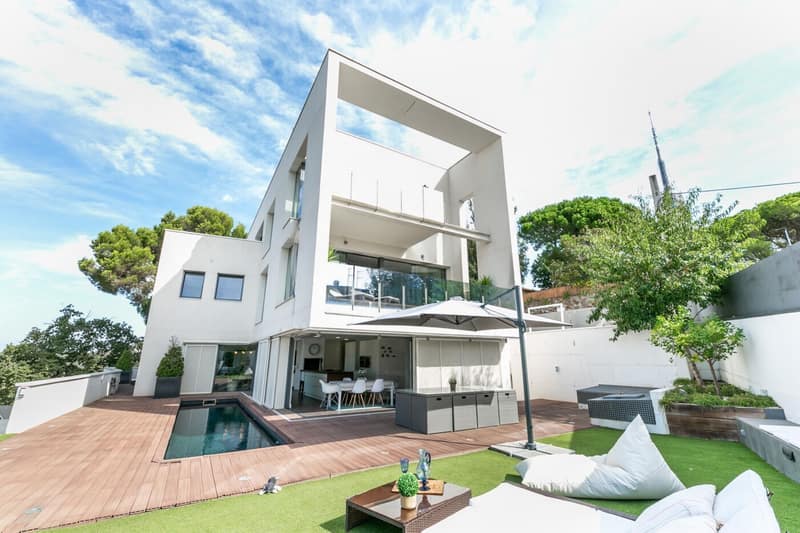 Open photo Listing photo