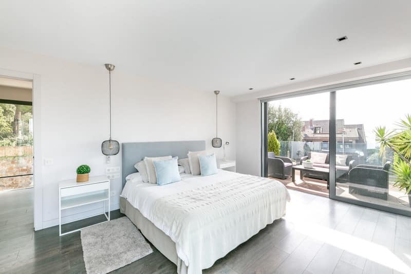 Open photo Listing photo