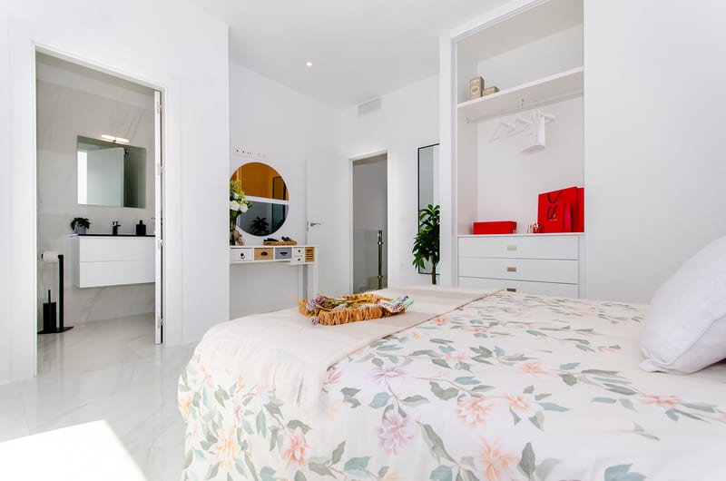 Open photo Listing photo