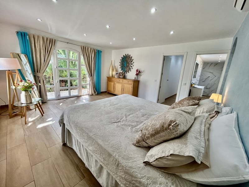 Open photo Listing photo