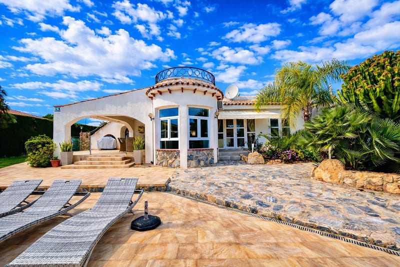 Open photo Listing photo