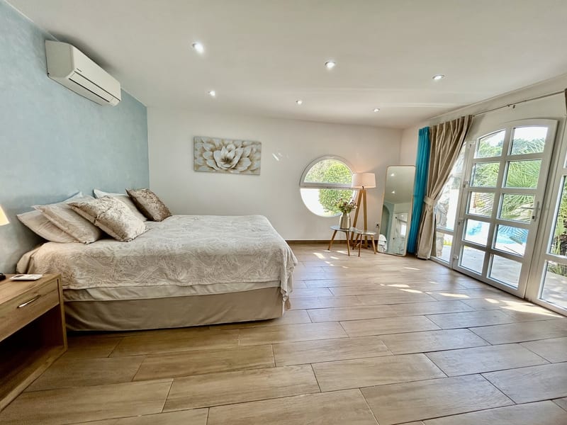Open photo Listing photo