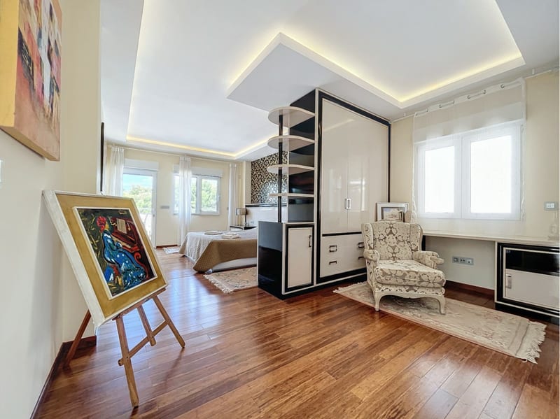 Open photo Listing photo