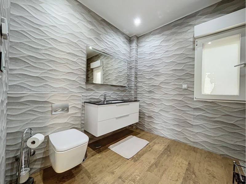 Open photo Listing photo