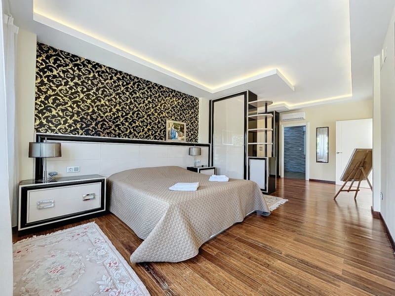 Open photo Listing photo