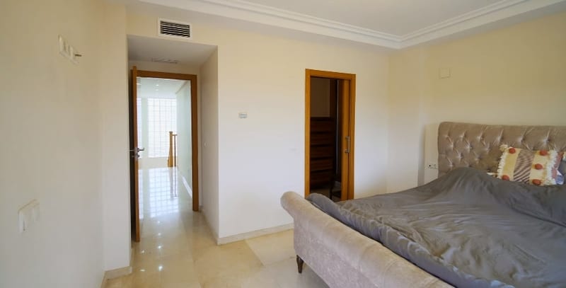 Open photo Listing photo
