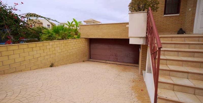 Open photo Listing photo