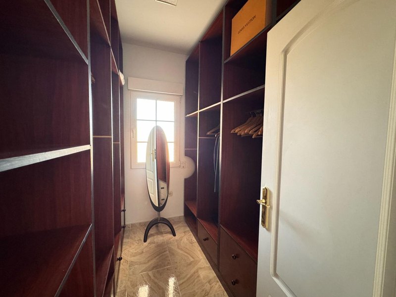 Open photo Listing photo