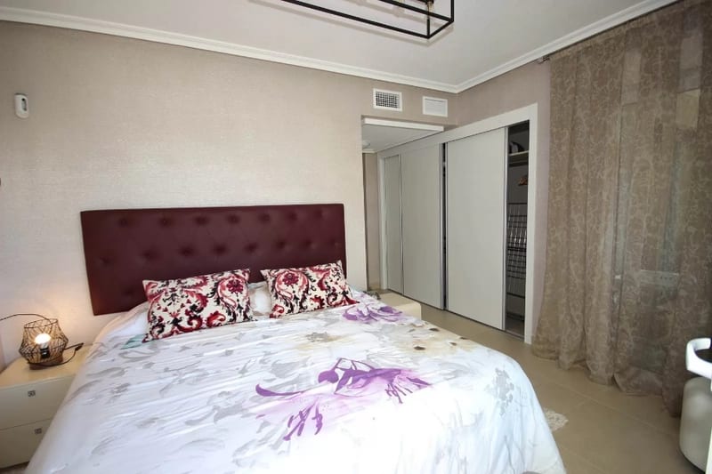 Open photo Listing photo