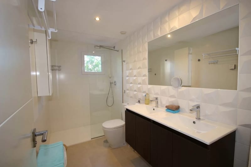 Open photo Listing photo