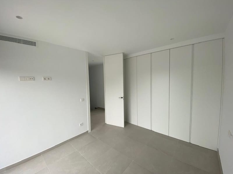 Open photo Listing photo