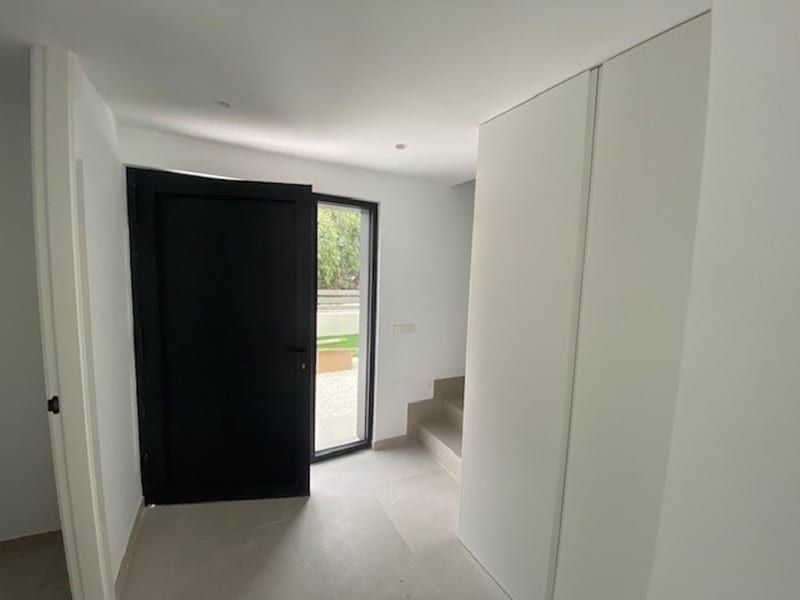 Open photo Listing photo