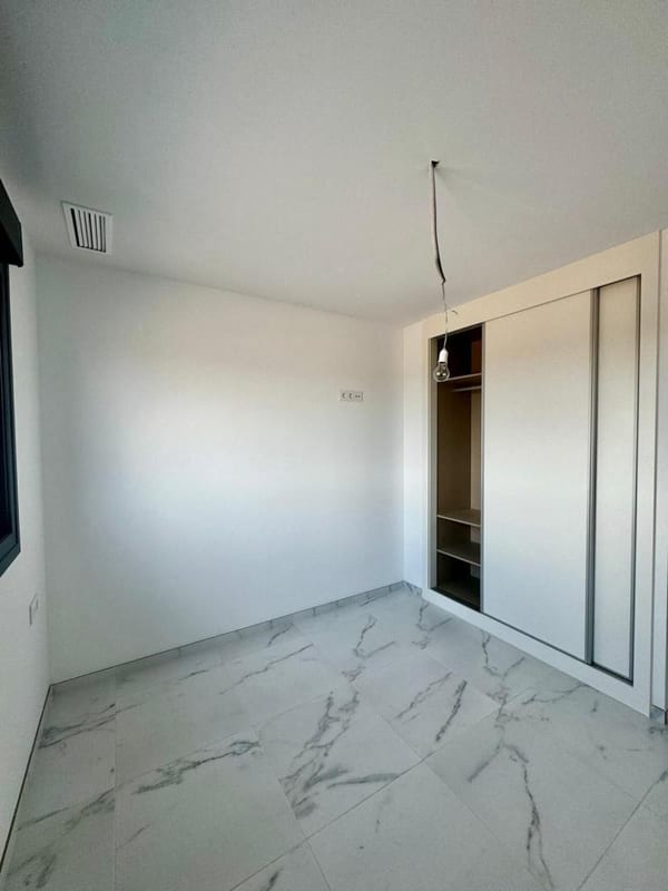 Open photo Listing photo