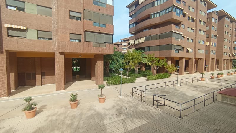 Open photo Listing photo