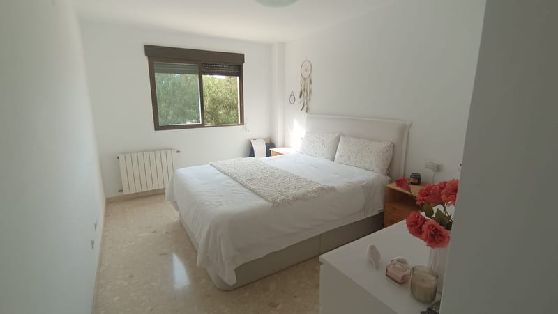 Open photo Listing photo