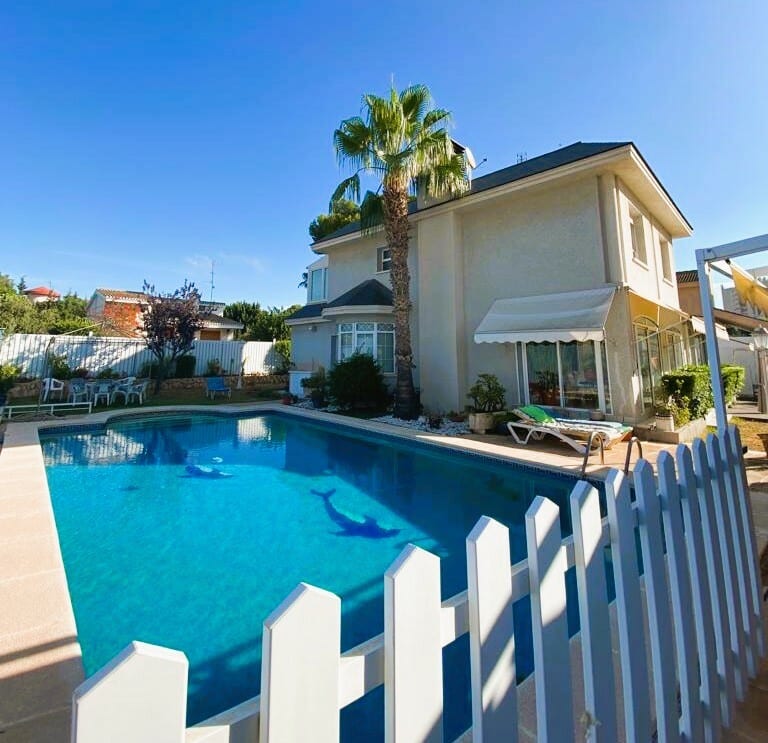 Open photo Listing photo