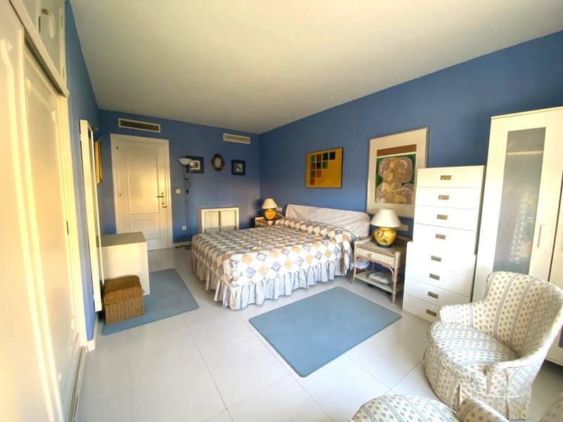 Open photo Listing photo
