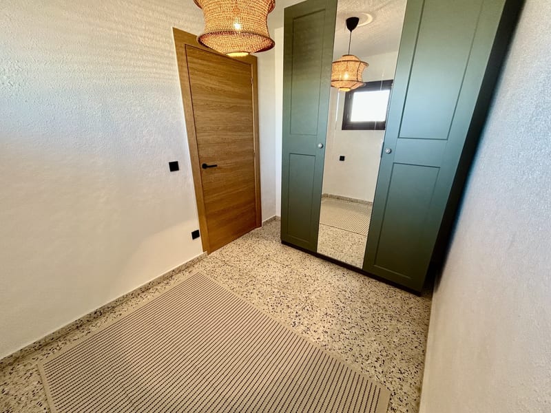 Open photo Listing photo